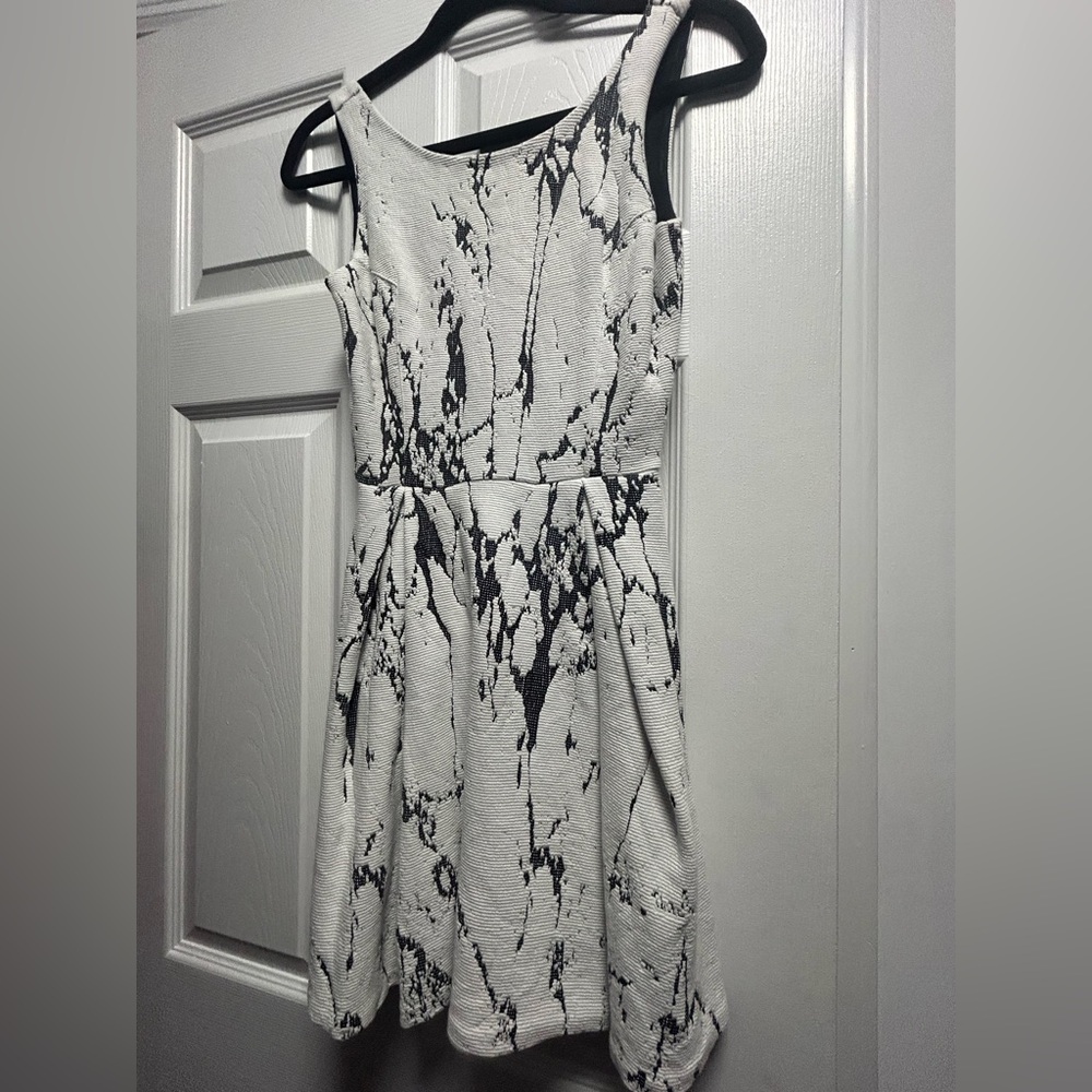 Design Lab Lord & Taylor Black and White Sheath Midi Dress